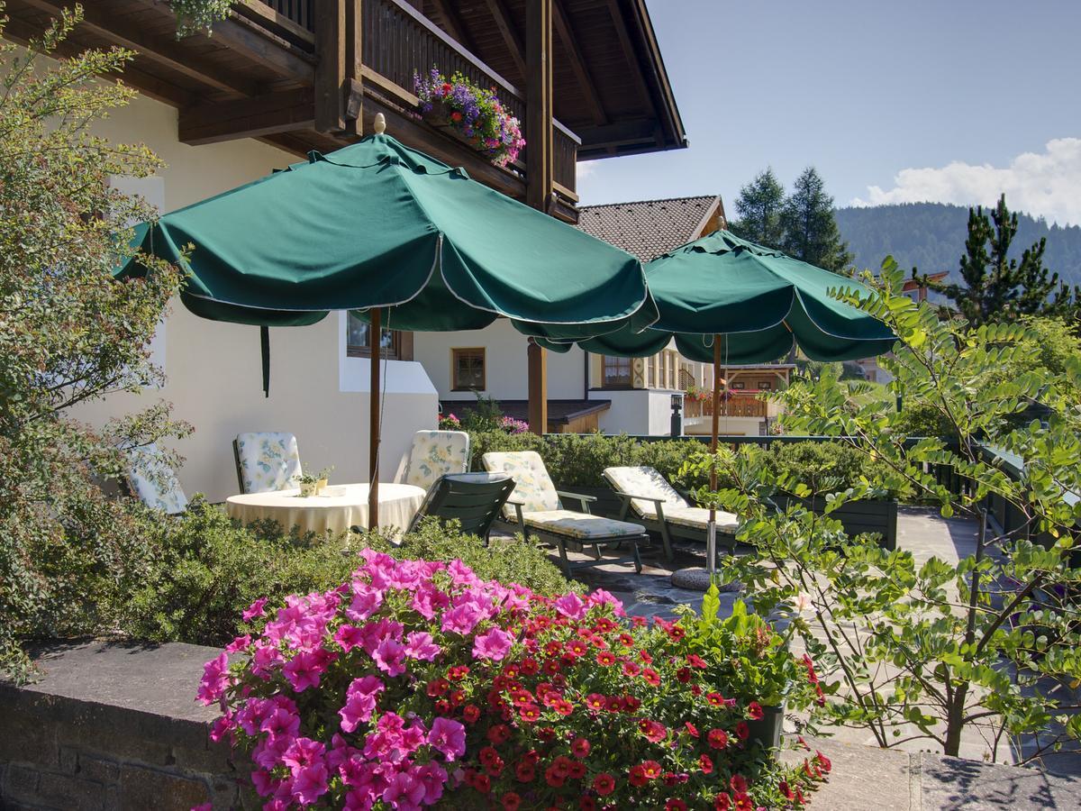 Panorama Garni Ingrid Hotell Toblach Exteriör bild
